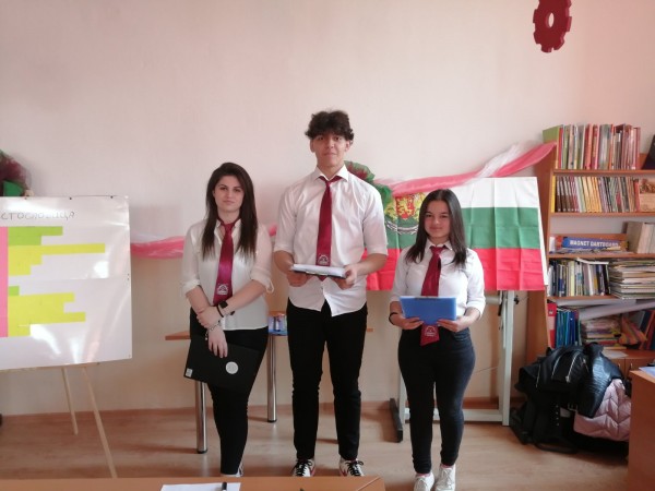 Симулация на завод за рециклиране на отпадъци представиха Хаджиеновци за финал на Месеца на професиите