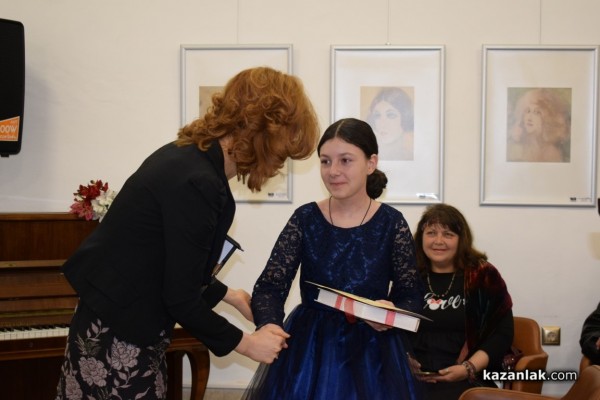 Неда Антонова представи “Пепел от мислеща тръстика“