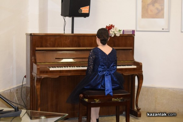 Неда Антонова представи “Пепел от мислеща тръстика“