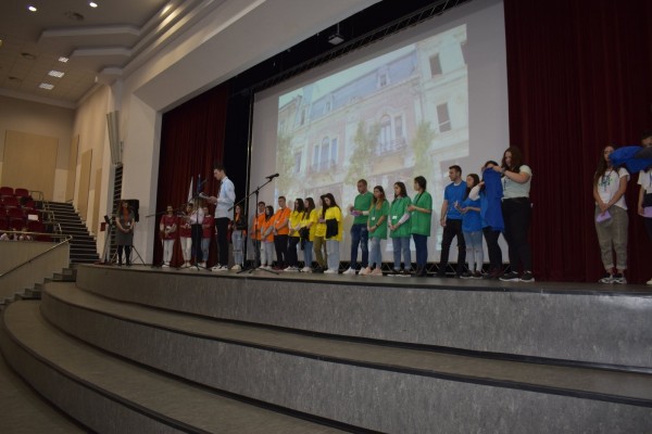 Зрелостници от ПГЛПТ грабнаха отличия за  „Най-добра бизнес идея“