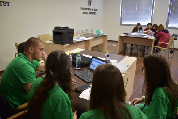 Зрелостници от ПГЛПТ грабнаха отличия за  „Най-добра бизнес идея“