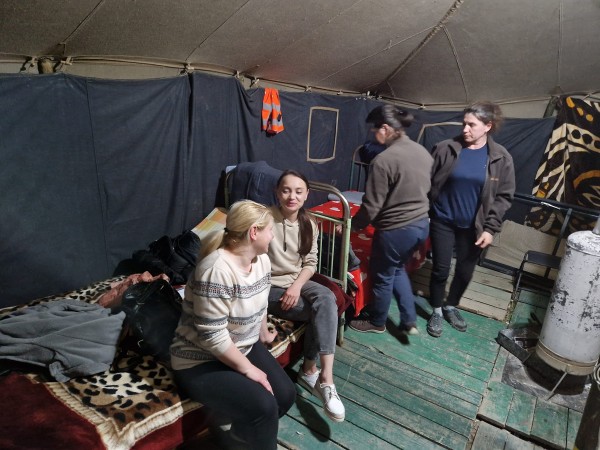 Казанлъчани доставиха над 350 кг храна за животните в Украйна