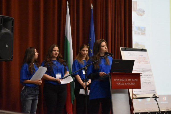 Зрелостници от ПГЛПТ грабнаха отличия за  „Най-добра бизнес идея“