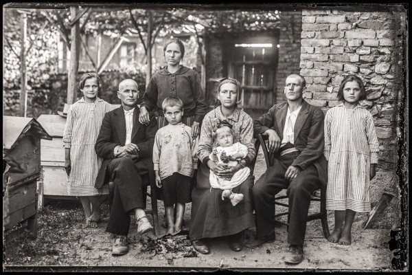 Фотоалбумът с плаките на Антип Обущаров вече е факт