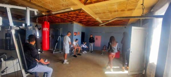 Бившият Младежки дом в Шипка започна да се превръща в спортна зала