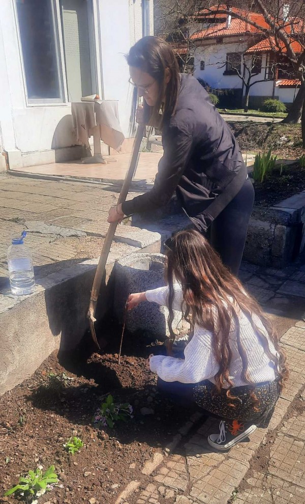 Бившият Младежки дом в Шипка започна да се превръща в спортна зала