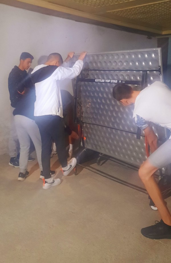 Бившият Младежки дом в Шипка започна да се превръща в спортна зала