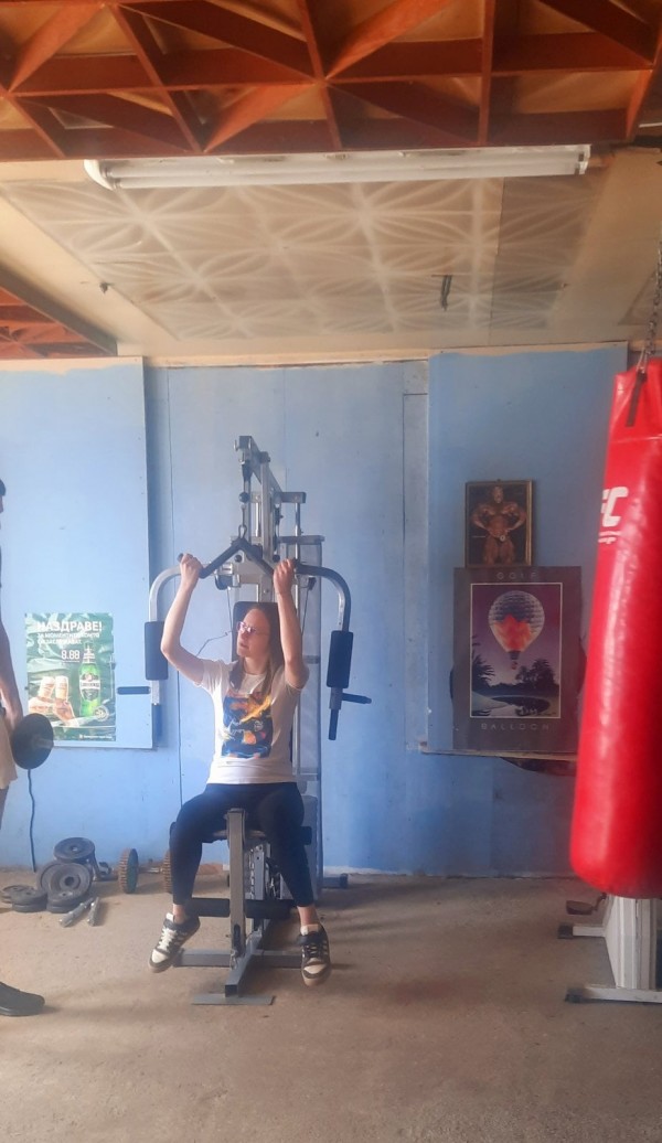 Бившият Младежки дом в Шипка започна да се превръща в спортна зала