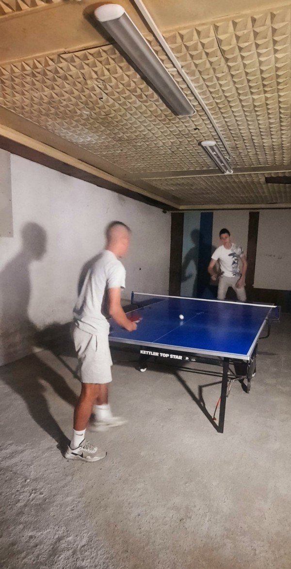 Бившият Младежки дом в Шипка започна да се превръща в спортна зала