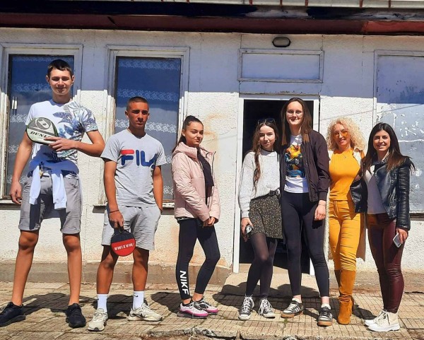 Бившият Младежки дом в Шипка започна да се превръща в спортна зала