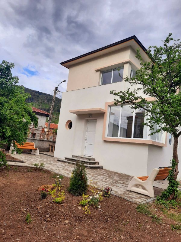 Д-р Симонов с безплатни прегледи в неделя в Здравната служба в Шипка