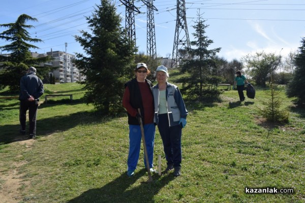 120 кедрови дръвчета бяха залесени от казанлъшкото туристическо дружество „Орлово гнездо” 
