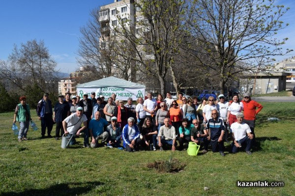 120 кедрови дръвчета бяха залесени от казанлъшкото туристическо дружество „Орлово гнездо” 