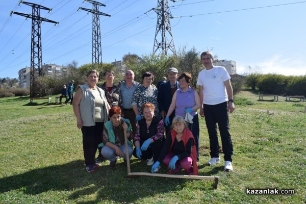 120 кедрови дръвчета бяха залесени от казанлъшкото туристическо дружество „Орлово гнездо” 