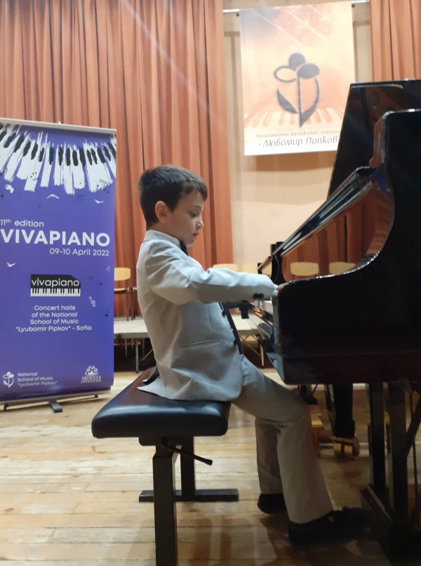Пианистите на Елена Юлиянова - първенци в международен конкурс 