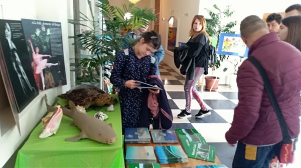 Децата и младежите от детските центрове изненадаха посланика на Куба