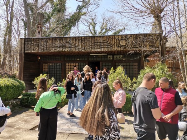 Двудневно приключение с образователна цел си спретнаха ученици от ПХГ “Св. Св. Кирил и Методий“