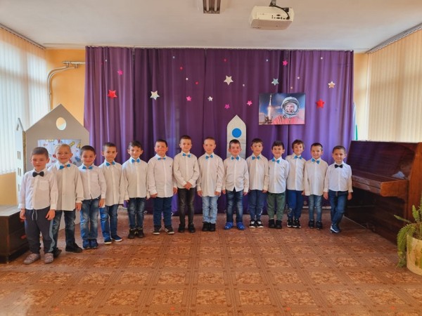 Смехуранчетата на ДГ “Юрий Гагарин“ отбелязаха Деня на космонавтиката
