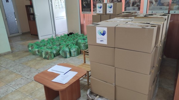 Семейства от Украйна в Казанлък получиха храна и продукти за Великден