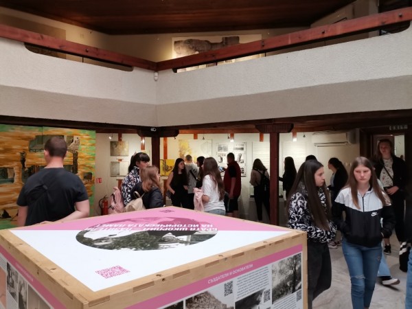 Двудневно приключение с образователна цел си спретнаха ученици от ПХГ “Св. Св. Кирил и Методий“