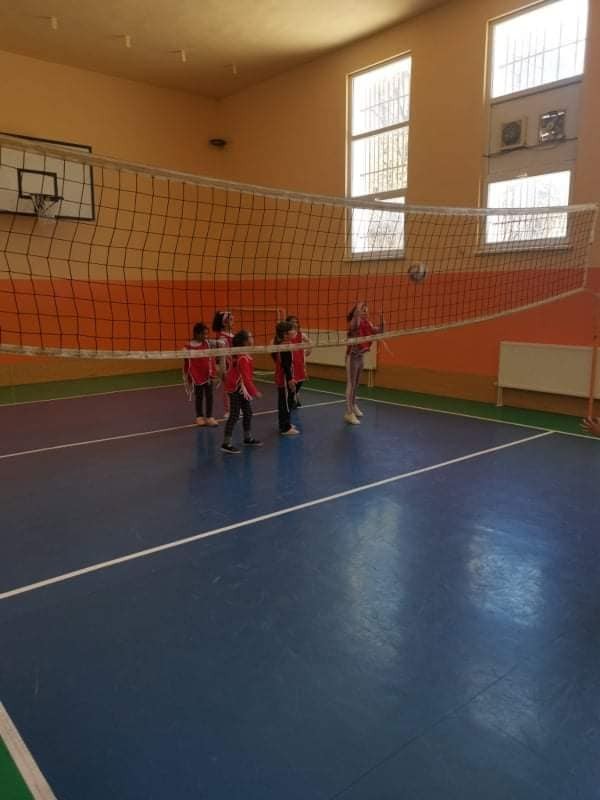 С хубавото време в ОУ“ Георги Кирков“ поставиха началото на спортните предизвикателства