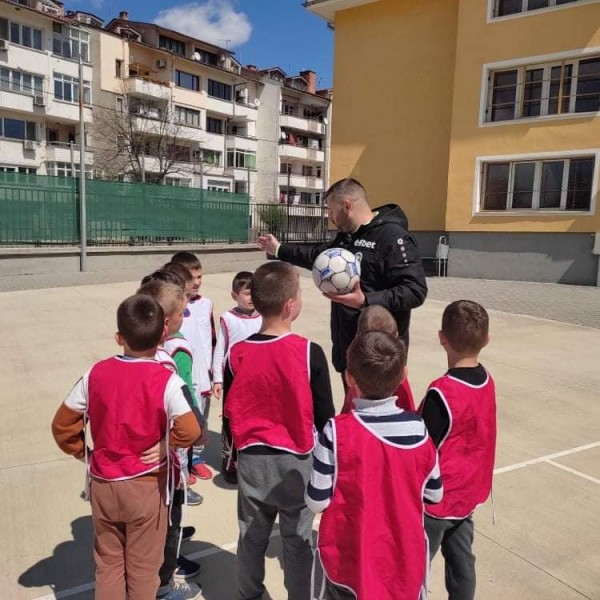 С хубавото време в ОУ“ Георги Кирков“ поставиха началото на спортните предизвикателства