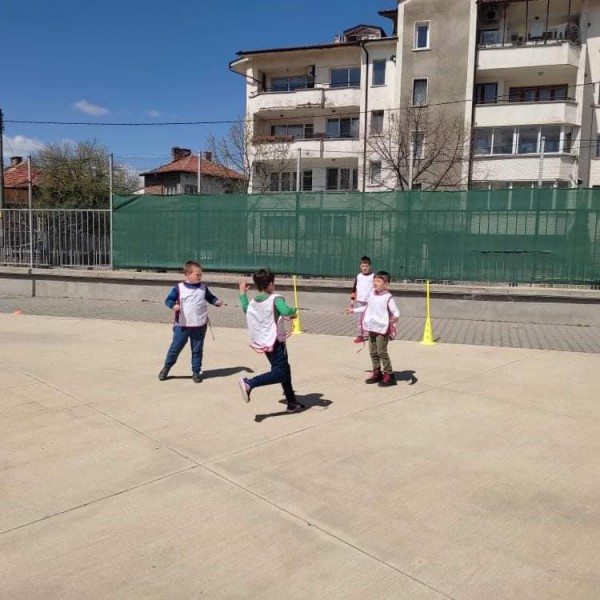 С хубавото време в ОУ“ Георги Кирков“ поставиха началото на спортните предизвикателства