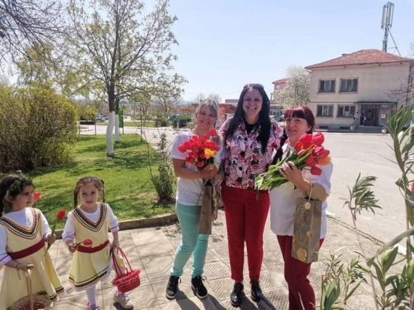 Малки лазарки изненадаха екипа на Кметство Енина