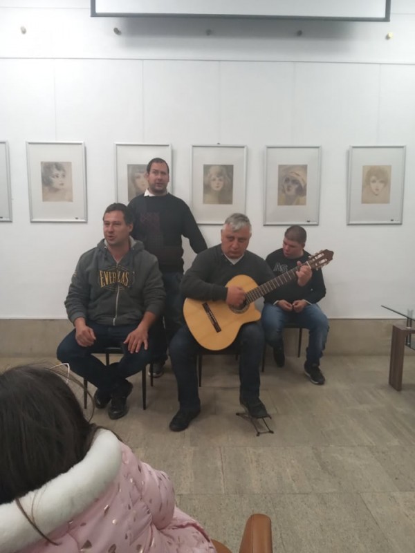 Децата и младежите от „Работилница за мечти“ подредиха първа си самостоятелна изложба