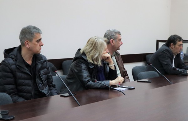 445 украинци са регистрирани в областта. 372 от тях са настанени в частни домове