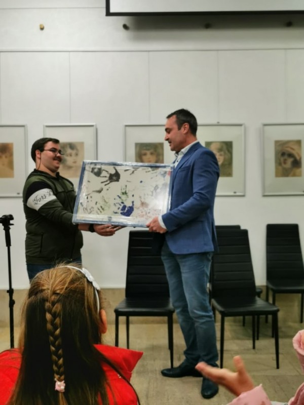 Децата и младежите от „Работилница за мечти“ подредиха първа си самостоятелна изложба