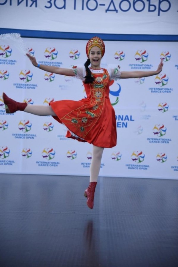 Международни успехи и престижни награди спечелиха казанлъшките грации