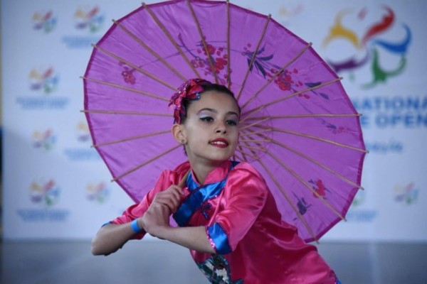 Международни успехи и престижни награди спечелиха казанлъшките грации