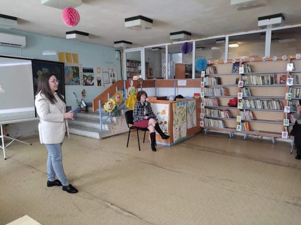 Актрисата Гергана Стоянова чете онлайн пред децата от НЧ “Пробуда-1869“-Мъглиж