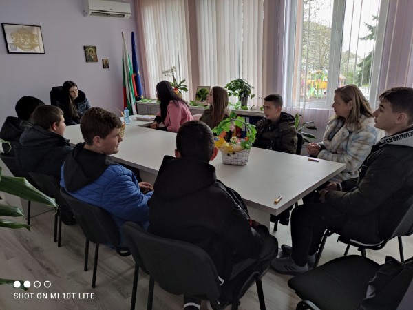 Ученици седнаха на кметския стол в Енина