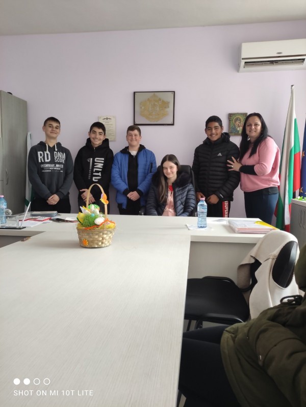 Ученици седнаха на кметския стол в Енина