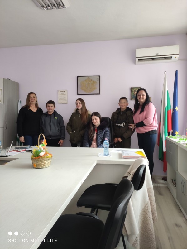 Ученици седнаха на кметския стол в Енина