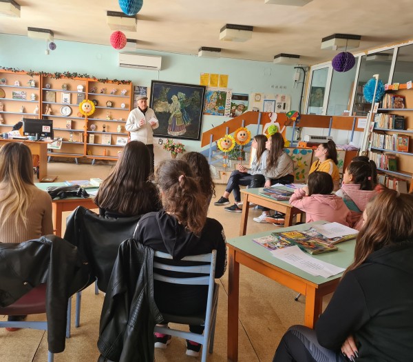 Актрисата Гергана Стоянова чете онлайн пред децата от НЧ “Пробуда-1869“-Мъглиж