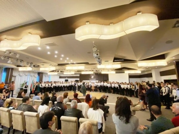 Ученици показаха майсторски умения в конкурси за най-добри бармани и хотелиери