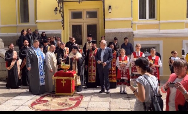 Бойко Борисов разгледа изцяло обновения манастирски комплекс в Шипка