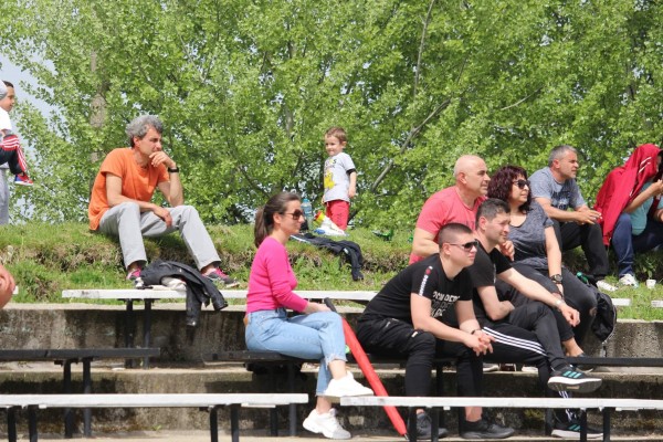 Малките Рози водят във временното класиране след победа в Хасково