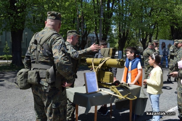 Ден на отворените врати във военното поделение на Казанлък