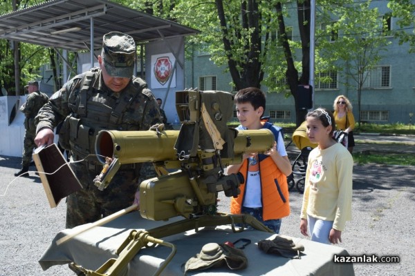 Ден на отворените врати във военното поделение на Казанлък