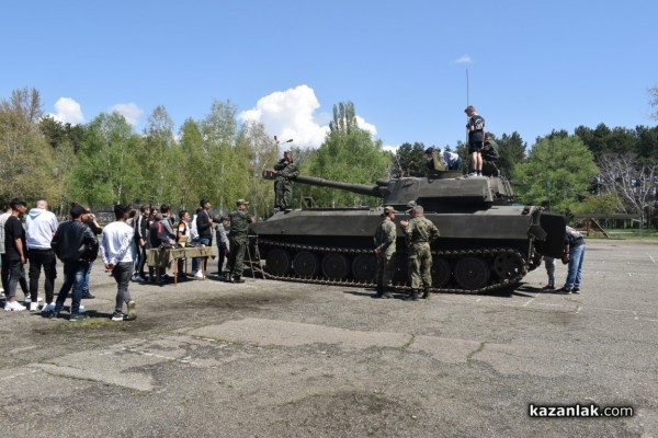 Ден на отворените врати във военното поделение на Казанлък