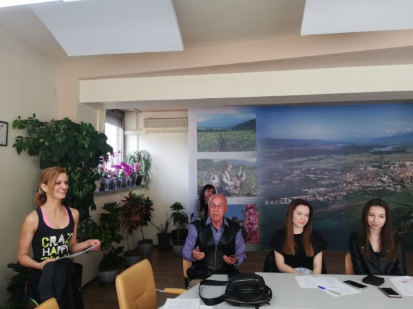 „Пътят към короната прави Царицата!“