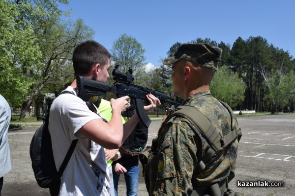 Ден на отворените врати във военното поделение на Казанлък