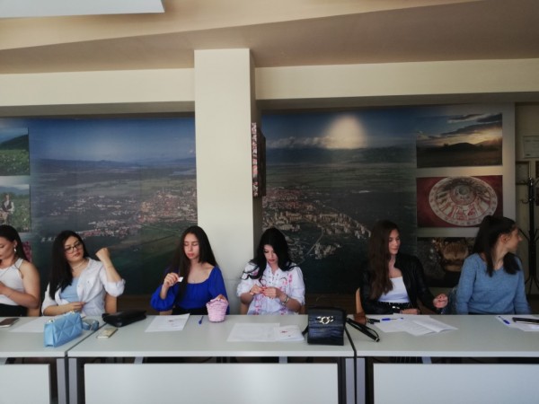 „Пътят към короната прави Царицата!“