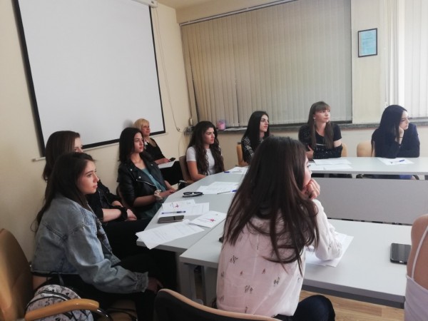 „Пътят към короната прави Царицата!“