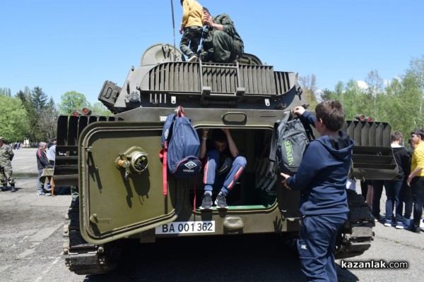 Ден на отворените врати във военното поделение на Казанлък