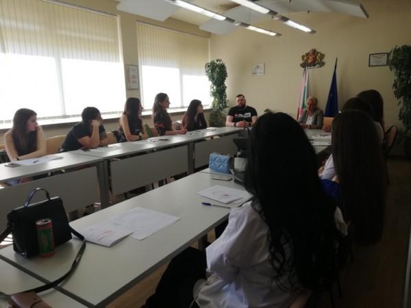 „Пътят към короната прави Царицата!“